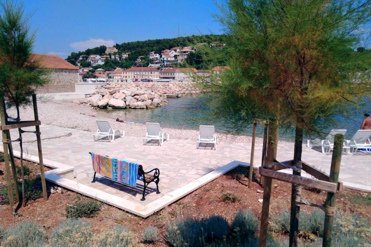 Apartments With A Parking Space Jelsa, Hvar - 8746 ييلسا المظهر الخارجي الصورة