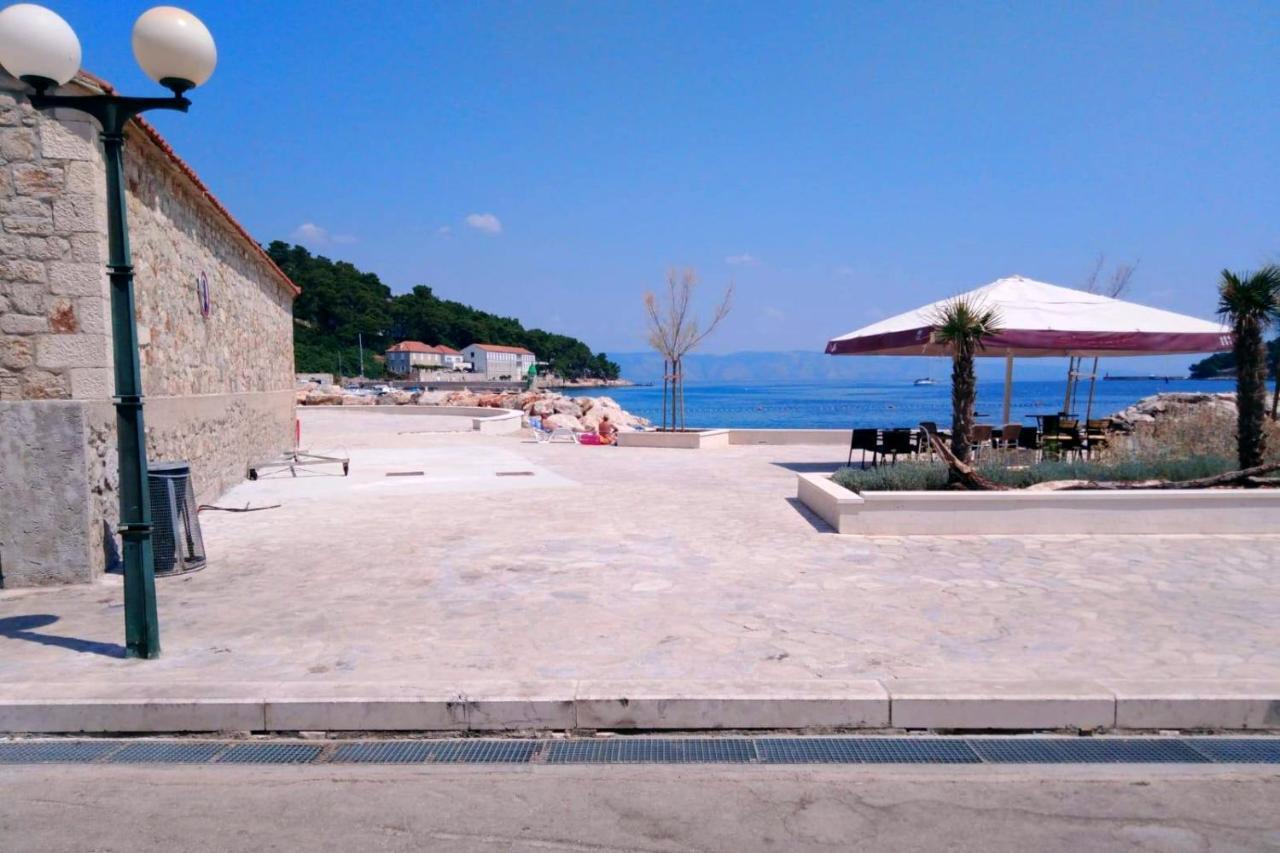 Apartments With A Parking Space Jelsa, Hvar - 8746 ييلسا المظهر الخارجي الصورة
